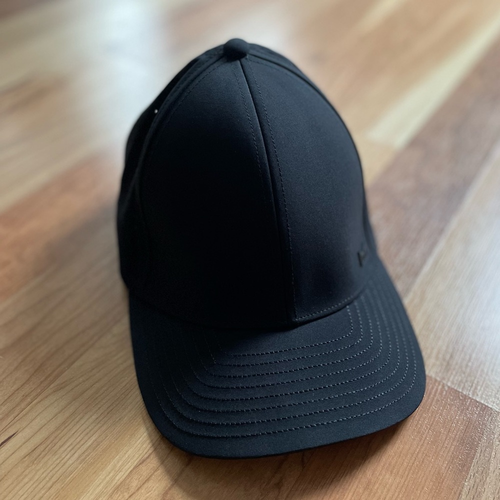 Melin hat-black NWOT